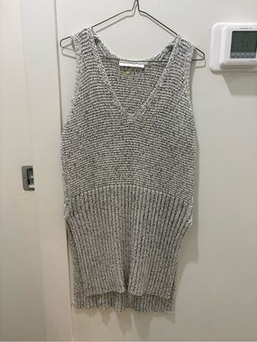 SALE 🌟 ASTR | Gray V-Neck Sleeveless Knit Tunic with Side Slits